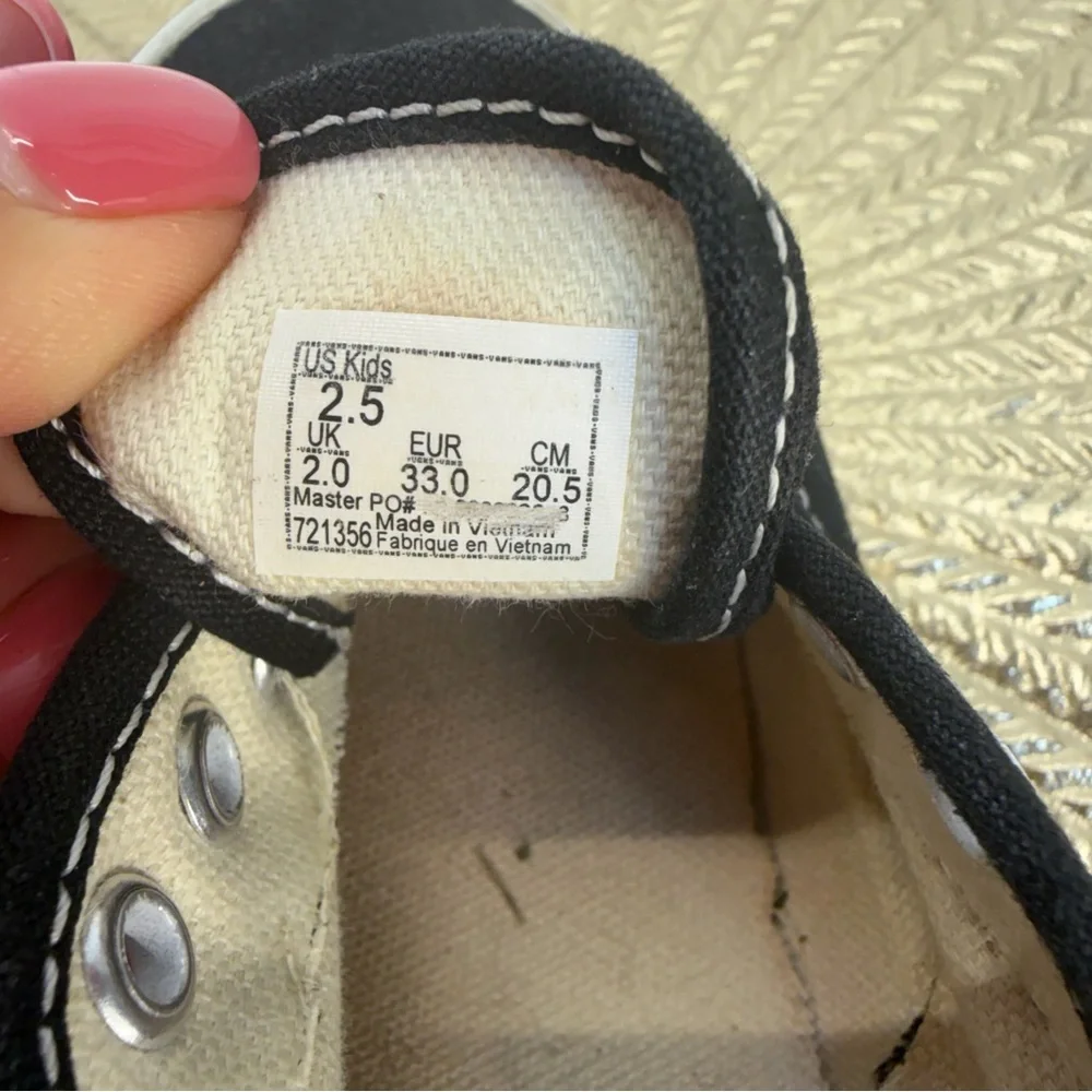 Vans Off The Wall Kids‎ 2.5 Black Canvas Slip On Sneakers